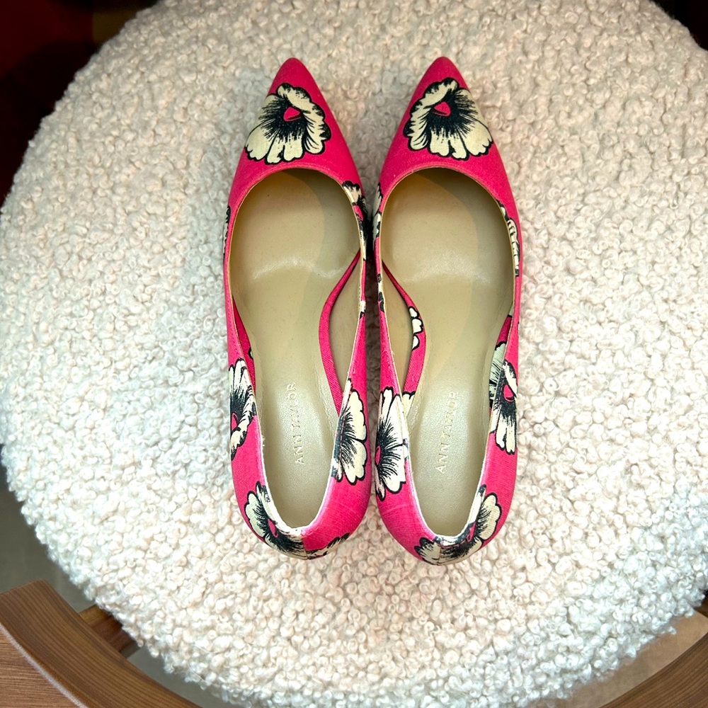 Ann Taylor med Heel Canvas Floral Shoes- Size 6